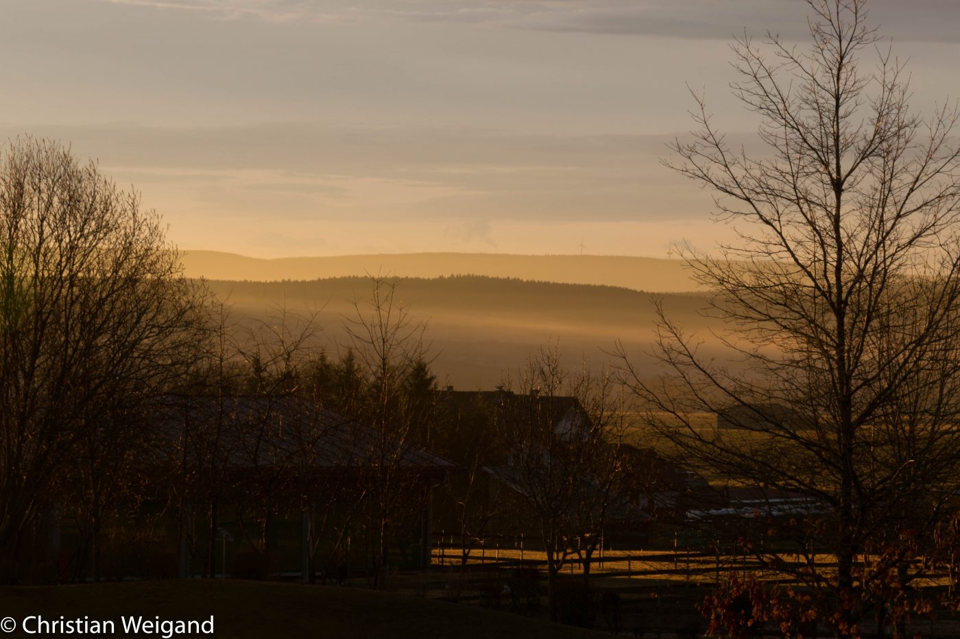 Tannheim-WS: Frühnebel in den Bergen bei Sonnenaufgang